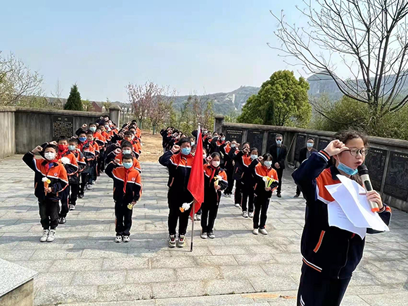 緬懷先烈志 紅色永傳承——江西廬山市峰德九年制學(xué)校清明節(jié)主題活動(dòng)